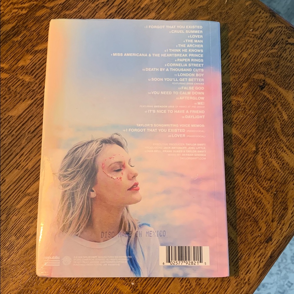NWT - Taylor Swift Lover Journal Entries volume 3 - Lover CD included - Picture 3 of 4